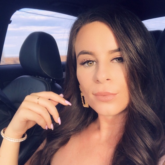 Meet your Posher, Anna - Picture 1 of 1